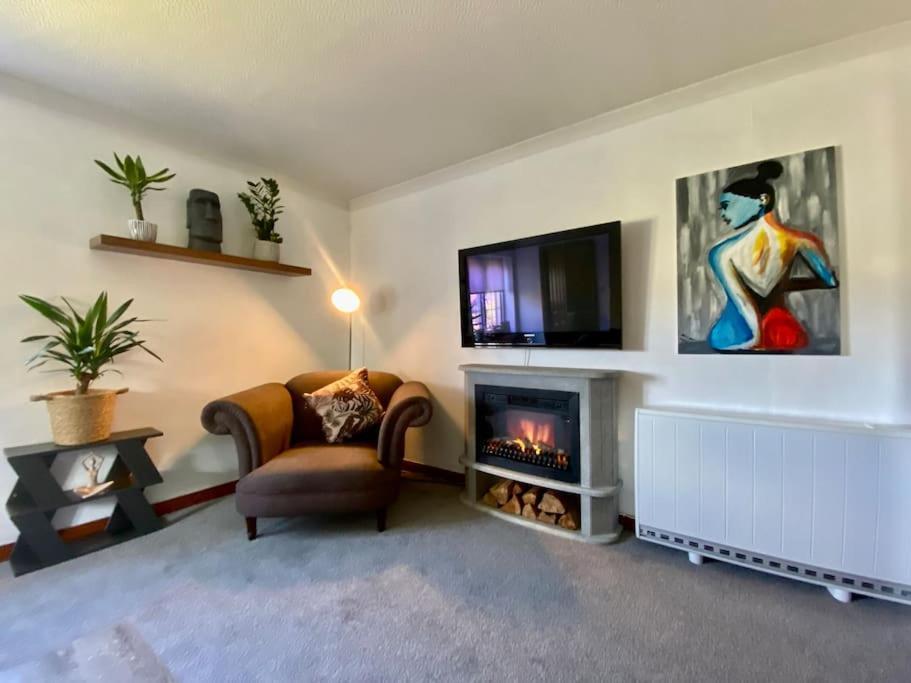 Apartment With Parking, Close To The Raigmore Hospital インヴァネス エクステリア 写真