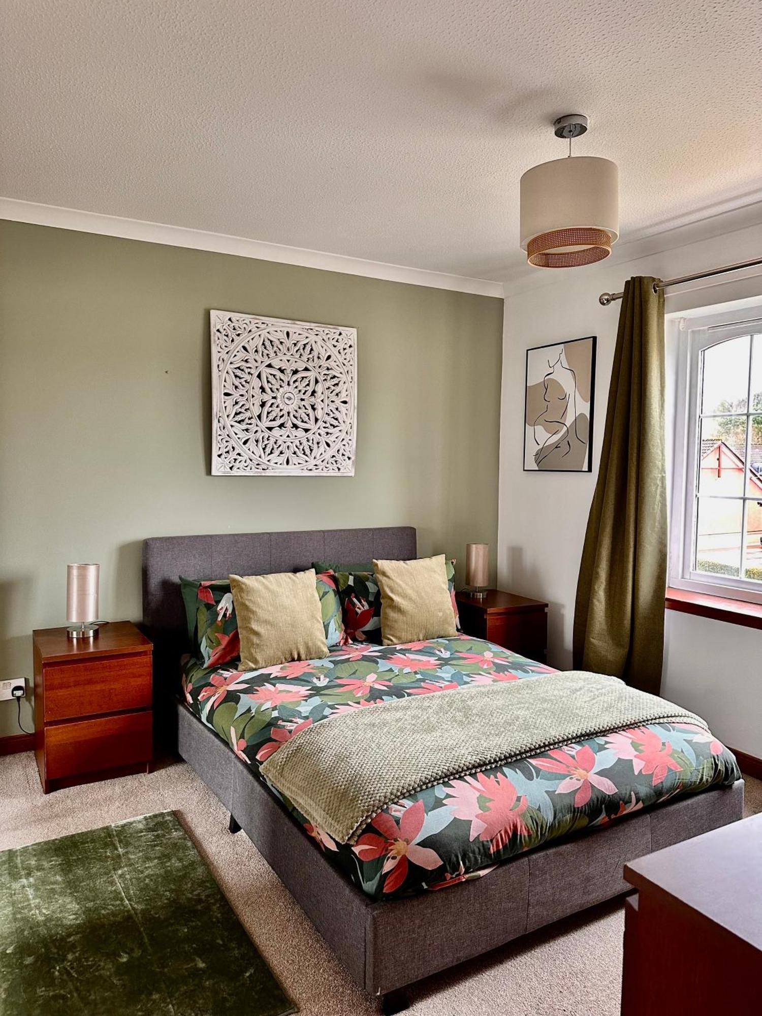Apartment With Parking, Close To The Raigmore Hospital インヴァネス エクステリア 写真