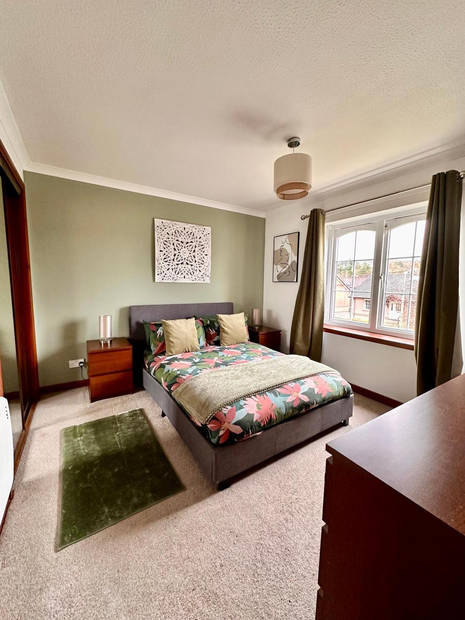 Apartment With Parking, Close To The Raigmore Hospital インヴァネス エクステリア 写真